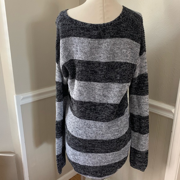 A.n.a. A new approach gray and black sweater large - Picture 3 of 8